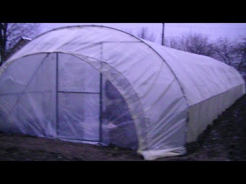 Видео: #Накриваємо теплицю плівкою# Фіксатори для плівки# ч. 2.