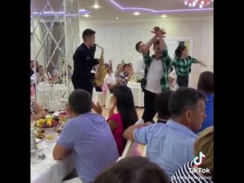 Видео: Рифат Зарипов куражится на свадьбе 😁