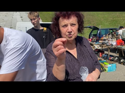 Видео: Барахолка Минск Поле Чудес - Женщина, которая купила графин за 50 копеек, хочет вернуть деньги назад
