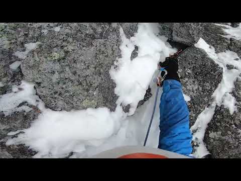 Видео: Зимнее микстовое лазание в Хибинах, Честная девушка 4А, Большой Вудъявр, 1 верёвка