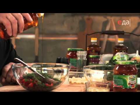 Видео: Ромштекс из утки с соленьями и острым соусом