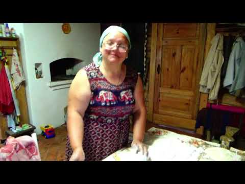 Видео: Выпечка хлеба в русской печи