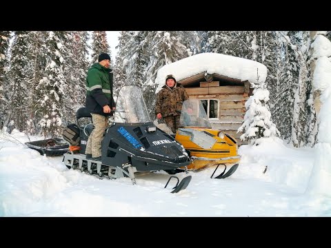 Видео: ЕДЕМ В ЛЕСНУЮ ИЗБУ НА СНЕГОХОДАХ. ГОТОВИМСЯ К ОХОТЕ.
