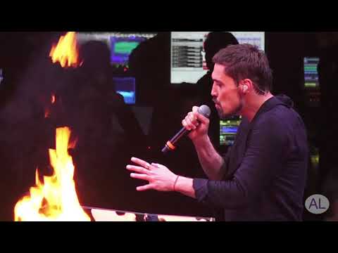 Видео: Планета Билан Санкт- Петербург.  Дима Билан. Не отрекаются любя