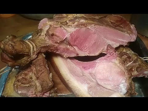 Видео: ВАРЕНО-КОПЧЁНЫЙ ОКОРОК, ЛОПАТКА, РЁБРЫШКИ, деликатесы длительного хранения, рецепт.
