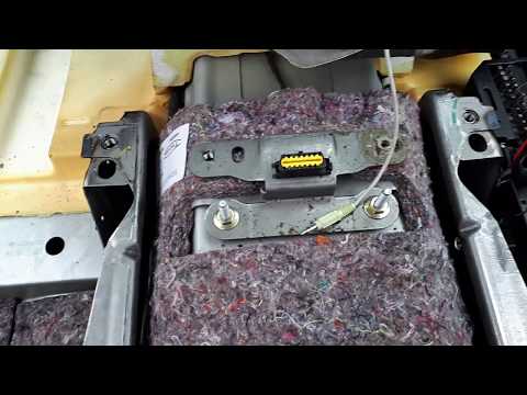 Видео: Вода в салоне Рено Сценик 2