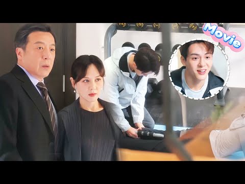 Видео: «Ах~ потише~» Родители вернулись, застали尴尬! Думали пара целуется, чуть не сбежали🤣❤️