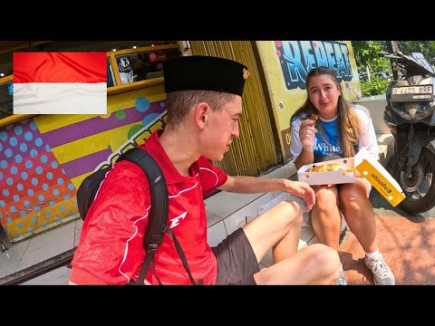 Видео: Иностранцы впервые попробовали мартабак в Джакарте🇮🇩