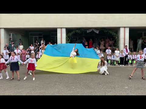 Видео: Танець на перше вересня у виконанні учениць 11 класу