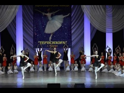Видео: Гранд Дефиле Ансамбль танца Аура город Барнаул