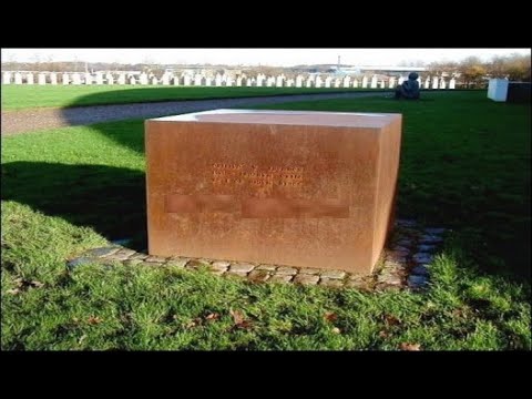 Видео: Что? Где? Когда? Вопрос о надписи вверх ногами на постаменте