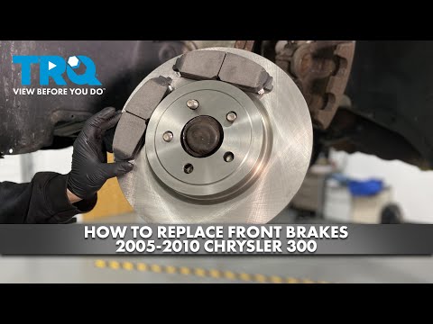Видео: Как заменить передние тормоза на Chrysler 300 2005-2010 годов