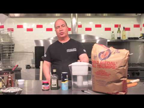 Видео: Как приготовить тесто — Как приготовить тесто для пиццы с Джоном Ареной