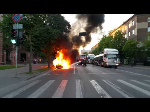 Видео: Сгорела машина за 8 минут