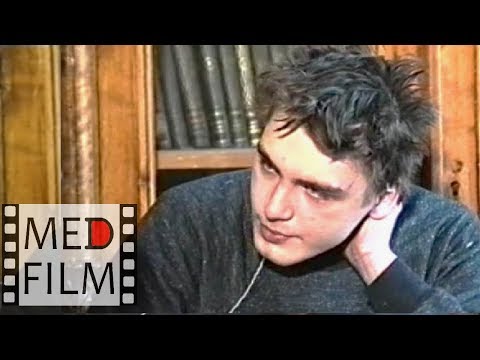 Видео: (R) 2. Шизофрения. Рисунки больного. Бред преследования © Рictures of a patient with schizophrenia.