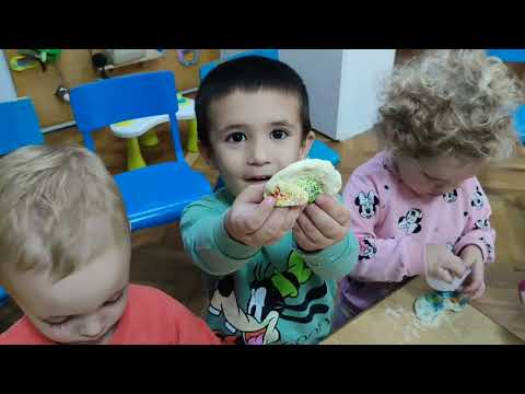 Видео: Дечија недеља.Игре некада и сада.Деца,вас., бака  и дека у јасленој вас.гр.,,Капљица".Вртић,,Невен".