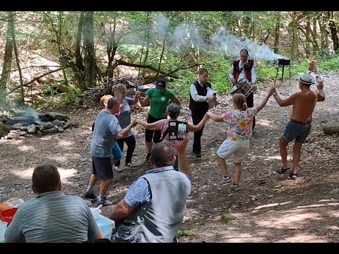 Видео: с.Скандалото /общ. Априлци/ - Илинден край Дилийския чучур.