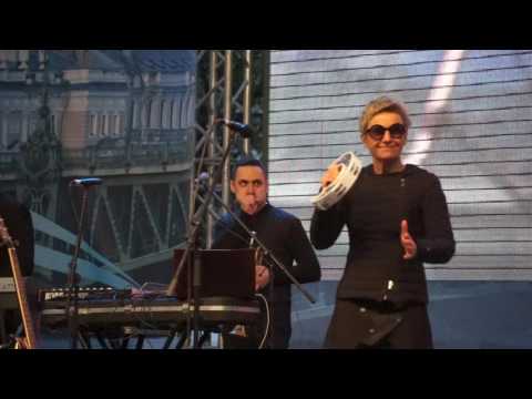 Видео: Сурганова и Оркестр -  Воздух (День города СПб)