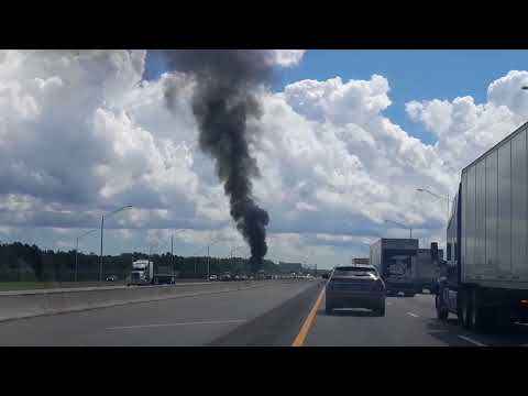 Видео: Грузовик на глазах сгорел дотла, как не погореть эмигрантам со временным статусом
