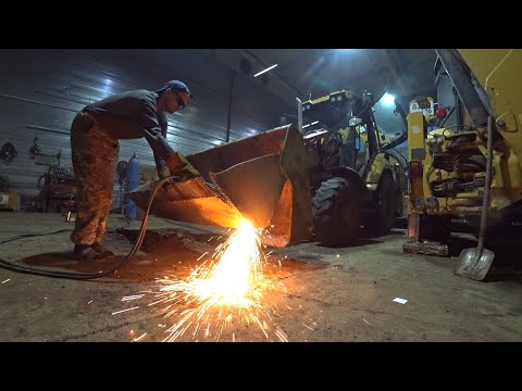 Видео: Ремонт челюсти экскаватор погрузчика Cat 428 ep56