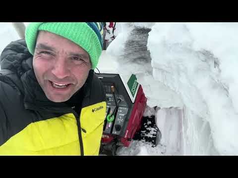 Видео: WADO SS 227 DH. Японский снегоуборщик против весенних сугробов