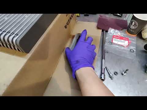 Видео: Замена испарителя и расширительного клапана на Honda Civic 2012 года. Работа несложная.