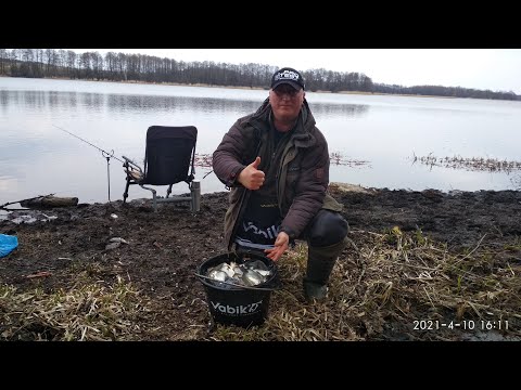 Видео: Фидерная рыбалка на озере в апреле 2021.