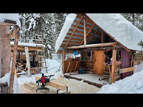 Видео: Жизнь в Лесной избе. Рыбалка на жерлицы. Шинная пилорама из бензопилы