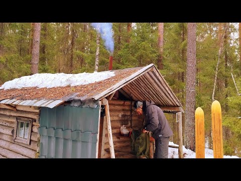 Видео: Рыбалка на Озере с Ночёвкой в Избе. Ловлю Хищника в Тяжёлых Условиях.