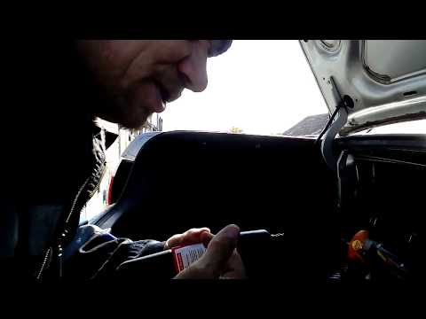 Видео: Волга 31105 Смазываю подшипники полуоси.