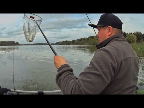 Видео: ФИДЕР С ЛОДКИ. РЫБАЛКА ОСЕНЬЮ НА ВОДОХРАНИЛИЩЕ.