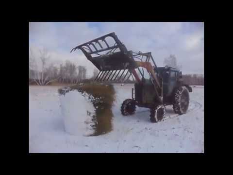 Видео: Погрузчик ПКУ-0,9 - мое новое приобретение! Вывозим оставшееся сено с полей.