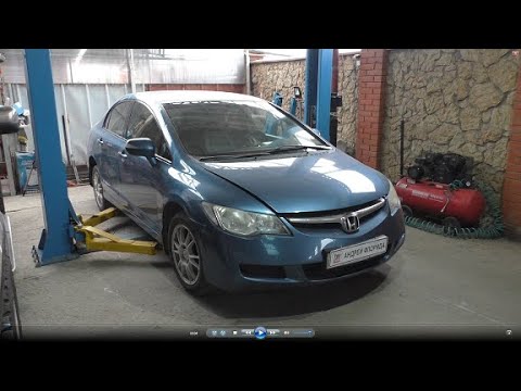 Видео: Замена передних тормозных колодок на Honda Civic 1,8 Хонда Цивик 2008 года