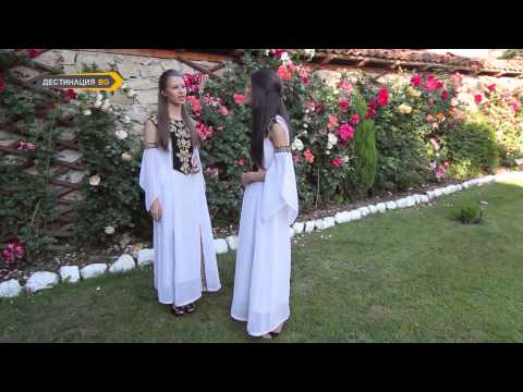 Видео: Ива и Велислава  Костадинови" Разцъфтела ружа в градина"