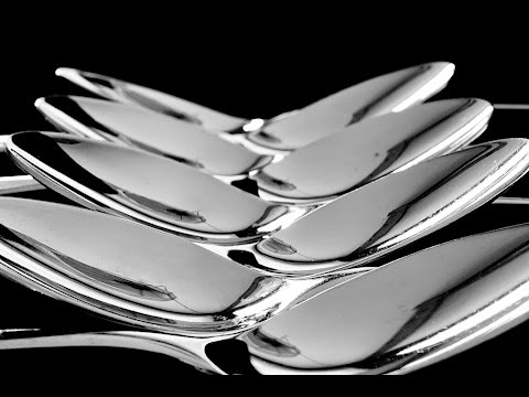 Видео: УРОКИ ПО АБСТРАКТНОЙ ФОТОГРАФИИ — Задание по макросъемке с использованием ложек