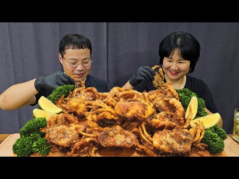 Видео: Невероятно хрустящий и пикантный краб в мягком панцире! Мукбанг