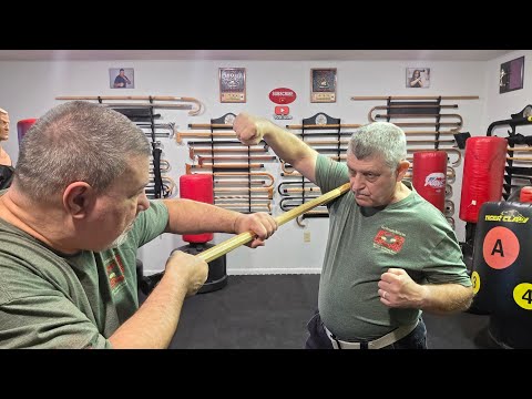 Видео: Самооборона с тростью. Множество способов использования трости в стиле Дерби для самообороны.