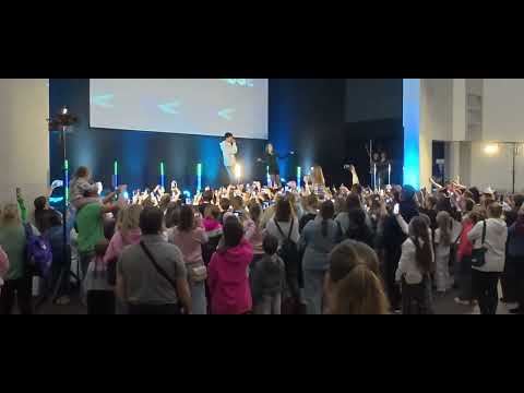 Видео: Мой первый концерт в 9 лет! Я танцевала на Adrenalin House в Питере 4 января 2025 💃❤️