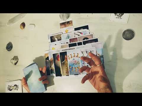 Видео: 🔥 Что он чувствует, думая о вас? Гадание таро онлайн