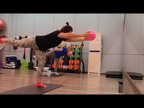 Видео: Комфортная тренировка light functional с собственным весом и мячом для пилатеса. 