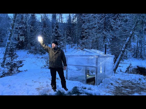 Видео: Не делай этого, если хочешь выжить! 🥶Один зимой в лесу, в хижине из полиэтиленовой пленки