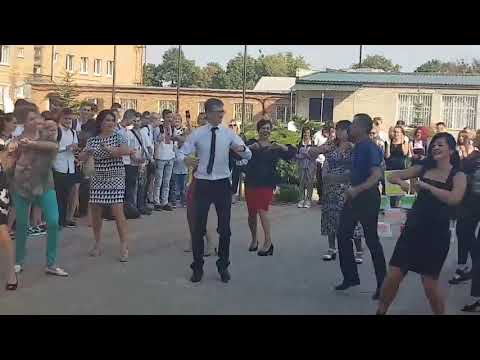 Видео: ДИВОСВІТ - запальний танець вчителів 02.09.2019