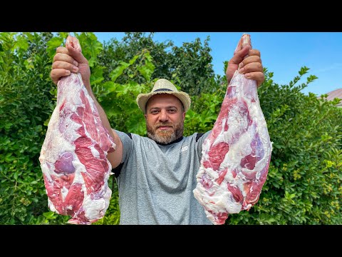 Видео: Бараньи Ножки Приготовленные ПОД ЗЕМЛЕЙ! Оригинальный и сочный рецепт БАРАНИНЫ