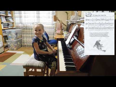 Видео: Ярослава Лемешкина, 5 лет. Шесть английских песенок.