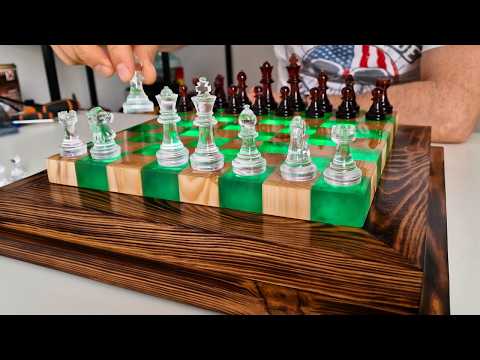 Видео: Floating Сhess of Burning Wood and Emerald Epoxy Resin with LED