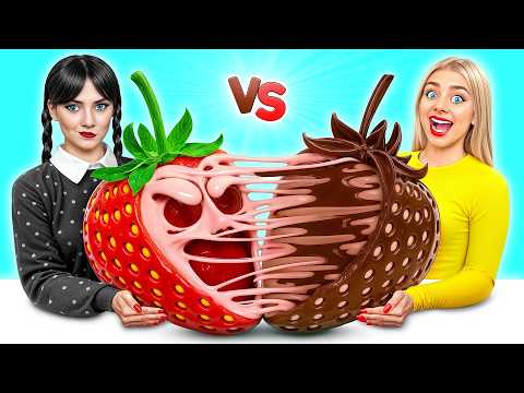 Видео: Челлендж. Шоколадная Еда vs Настоящая еда с Уэнсдей Аддамс | Смешные Моменты от Bubba DO Challenge