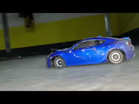 Видео: RC DRIFT на подземке! | Пробуем катать на бетоне #тачки #машины #drift