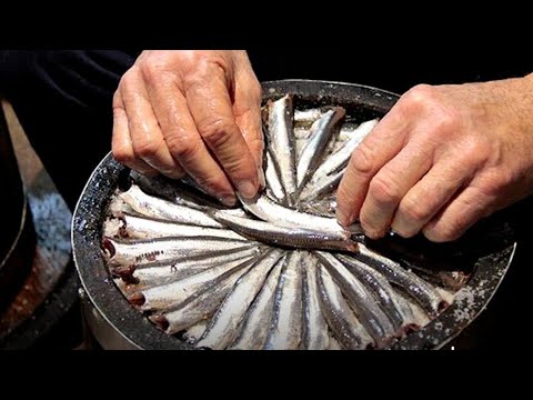 Видео: Как 9.000 тонн Анчоусов за 3 года превращаются в дорогой соус из анчоусов | Почему это так дорого