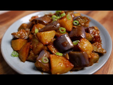 Видео: Как приготовить баклажаны с картошкой :: Баклажаны тушеные по-китайски :: Вкусная еда