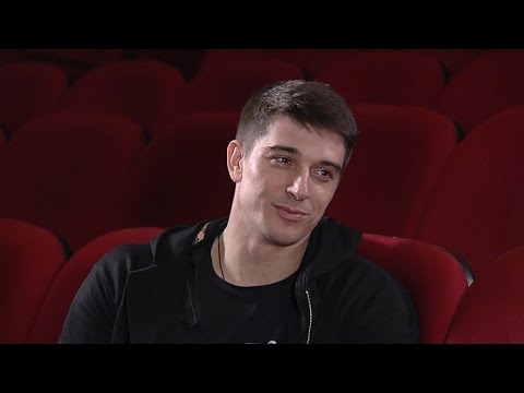 Видео: Актер театра и кино Станислав Бондаренко: пластика Землянского — это нечто